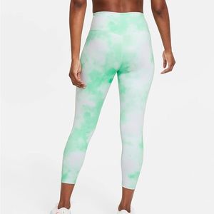 Nike Training cropped tie dye leggings in green